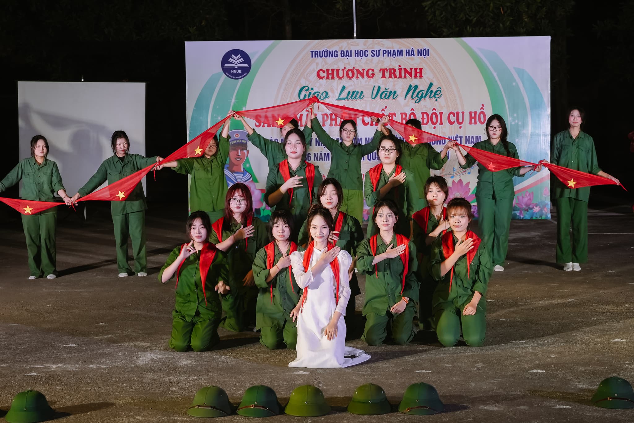 Chương trình Giao lưu văn nghệ “Sáng mãi phẩm chất Bộ đội Cụ Hồ”